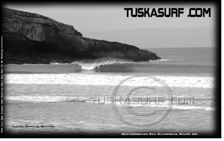 bLACK AND WHITE SURF PHOTO OF sOUTHERNDOWN bAY wALES